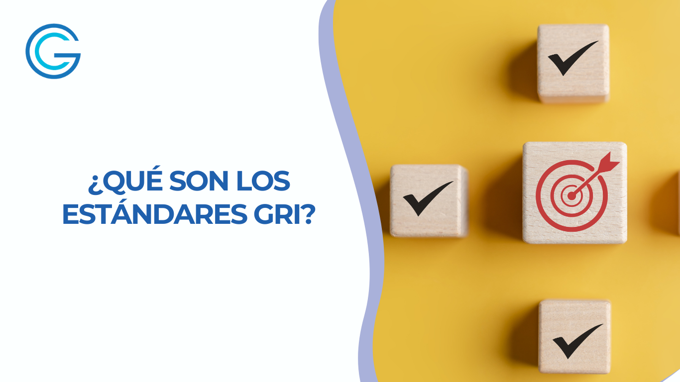 Imagen de blog de Guardia Consultores con un diseño que muestra la frase ‘¿Qué son los estándares GRI' en letras azules. A la derecha, se ve una imagen con fondo amarillo mostrando bloques de madera. Tres bloques tienen una marca de verificación en negro, mientras que otro muestra un ícono de objetivo con una flecha roja en el centro. Esto hace alusión al cumplimiento de los estándares gri