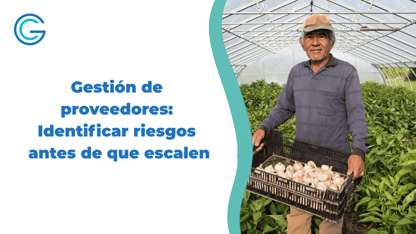 Productor agrícola sostiene una caja de cosecha en un invernadero, imagen del artículo sobre gestión de proveedores y riesgos ASG.